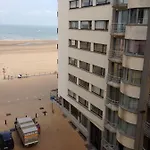 Knus appartement met zijdelings zeezicht